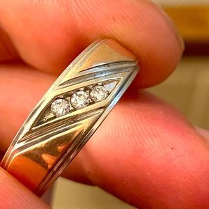Men’s wedding ring